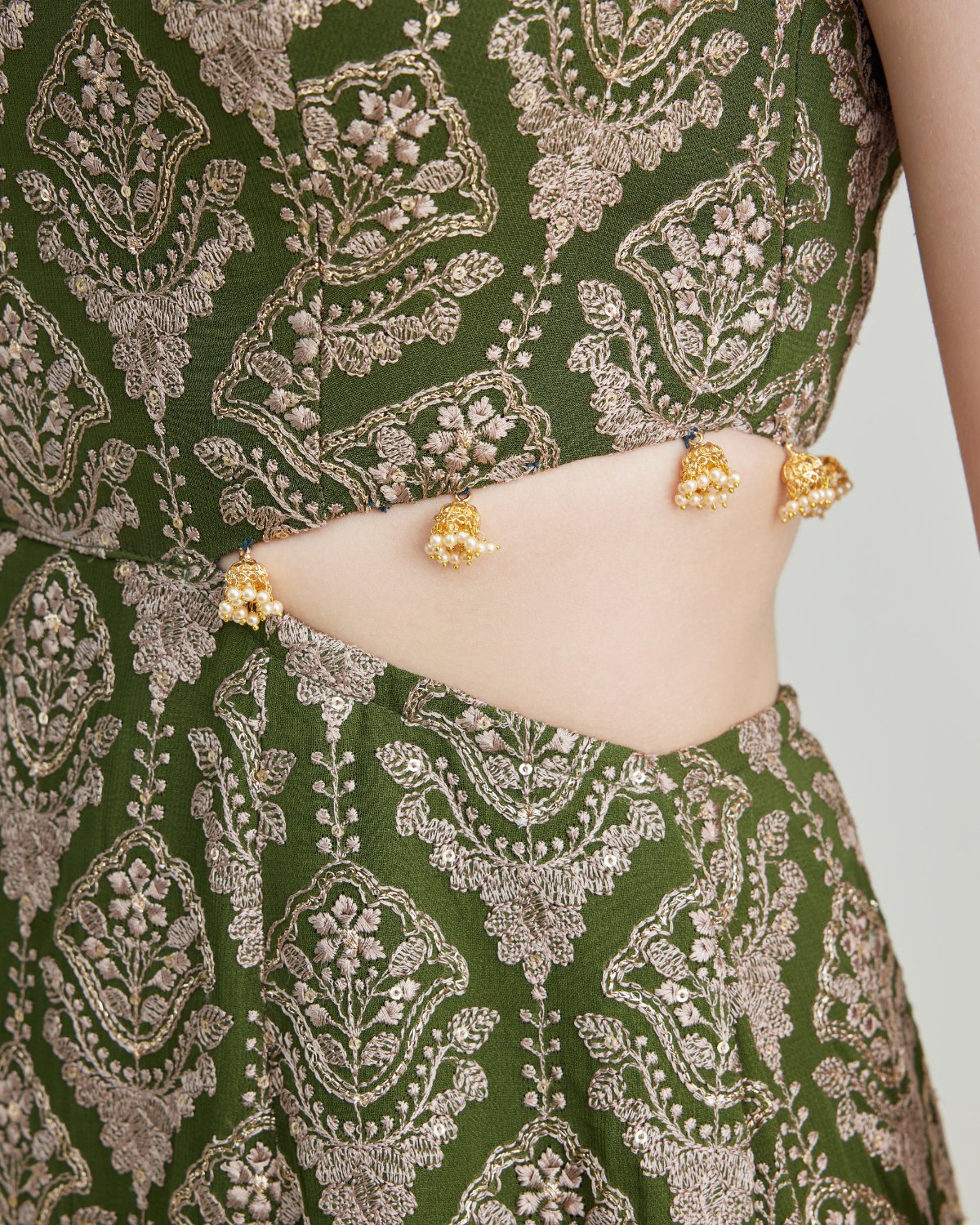 【新品同様】FOXEY 21年製 CAMELLIA CHIC DRESS 40 新品同様】FOXEY 21年製 CAMELLIA CHIC DRESS 40 MAY 2024